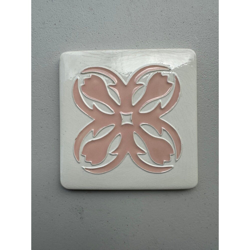 Hand Painted Textured Hawaiian Queen's Quilt Pattern Ceramic Trivet Hot Plate
